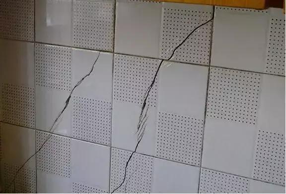 地板瓷砖空鼓是什么原因(地板瓷砖空鼓怎么修复)